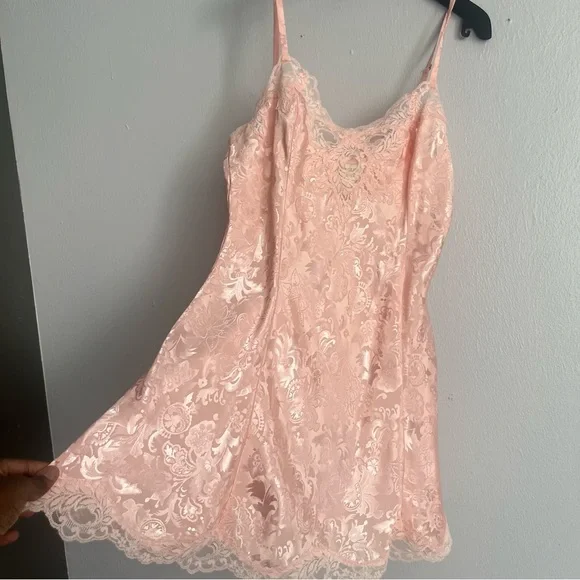 Vintage Victoria’s Secret Old Hollywood Glamour Chemise - Picture 9 of 15